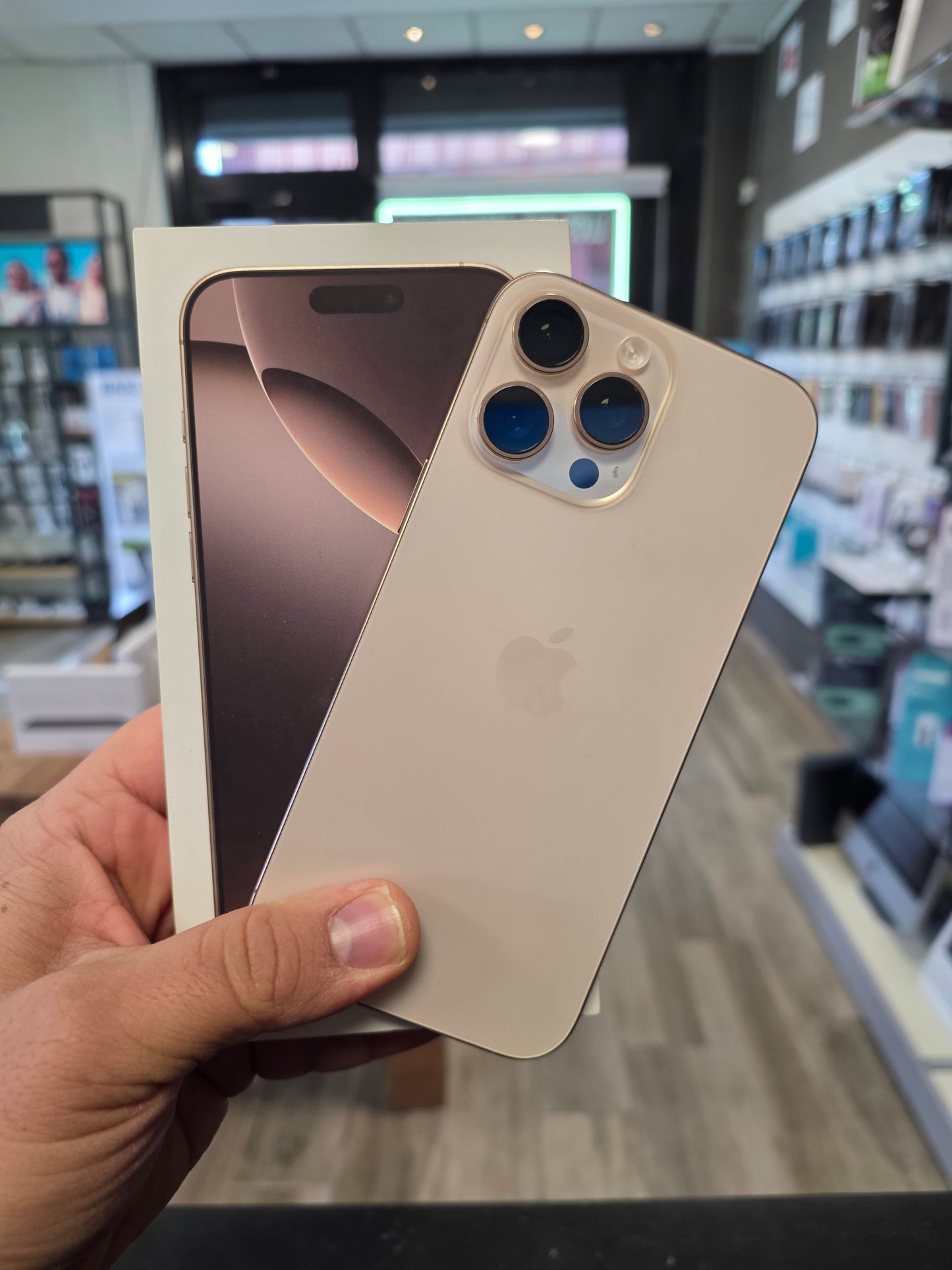 iPhone 16 Pro Max  256GB Desert Usato con garanzia