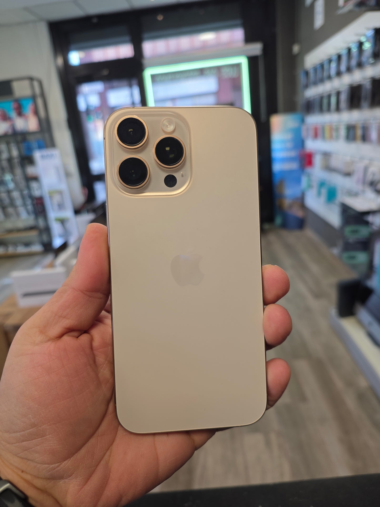 iPhone 16 Pro Max  256GB Desert Usato con garanzia