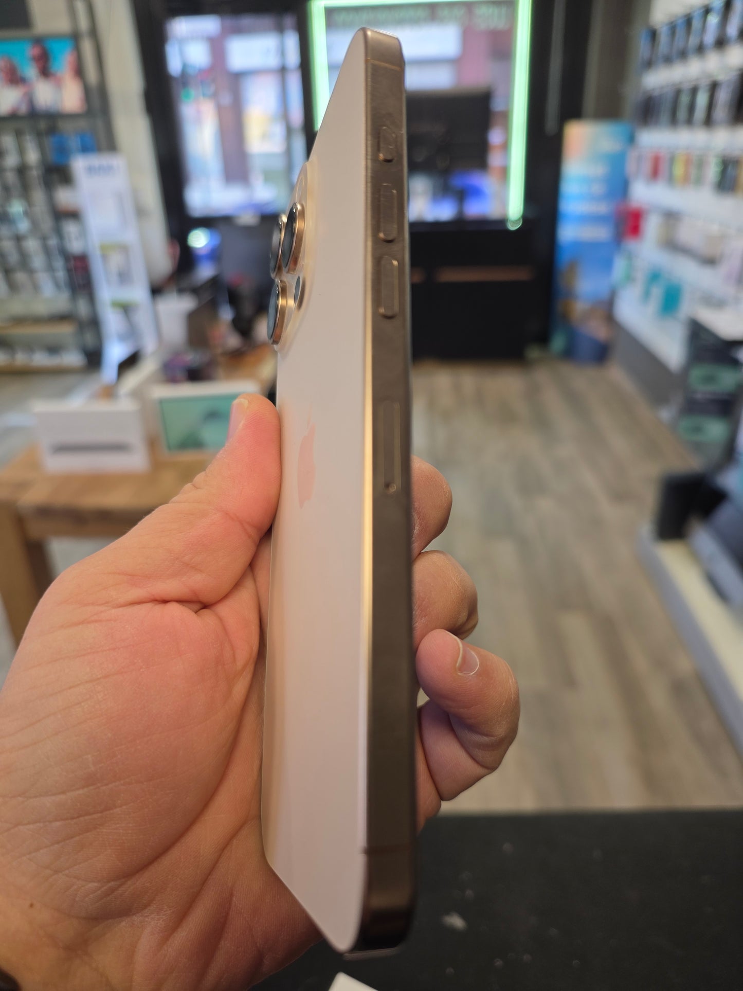 iPhone 16 Pro Max  256GB Desert Usato con garanzia