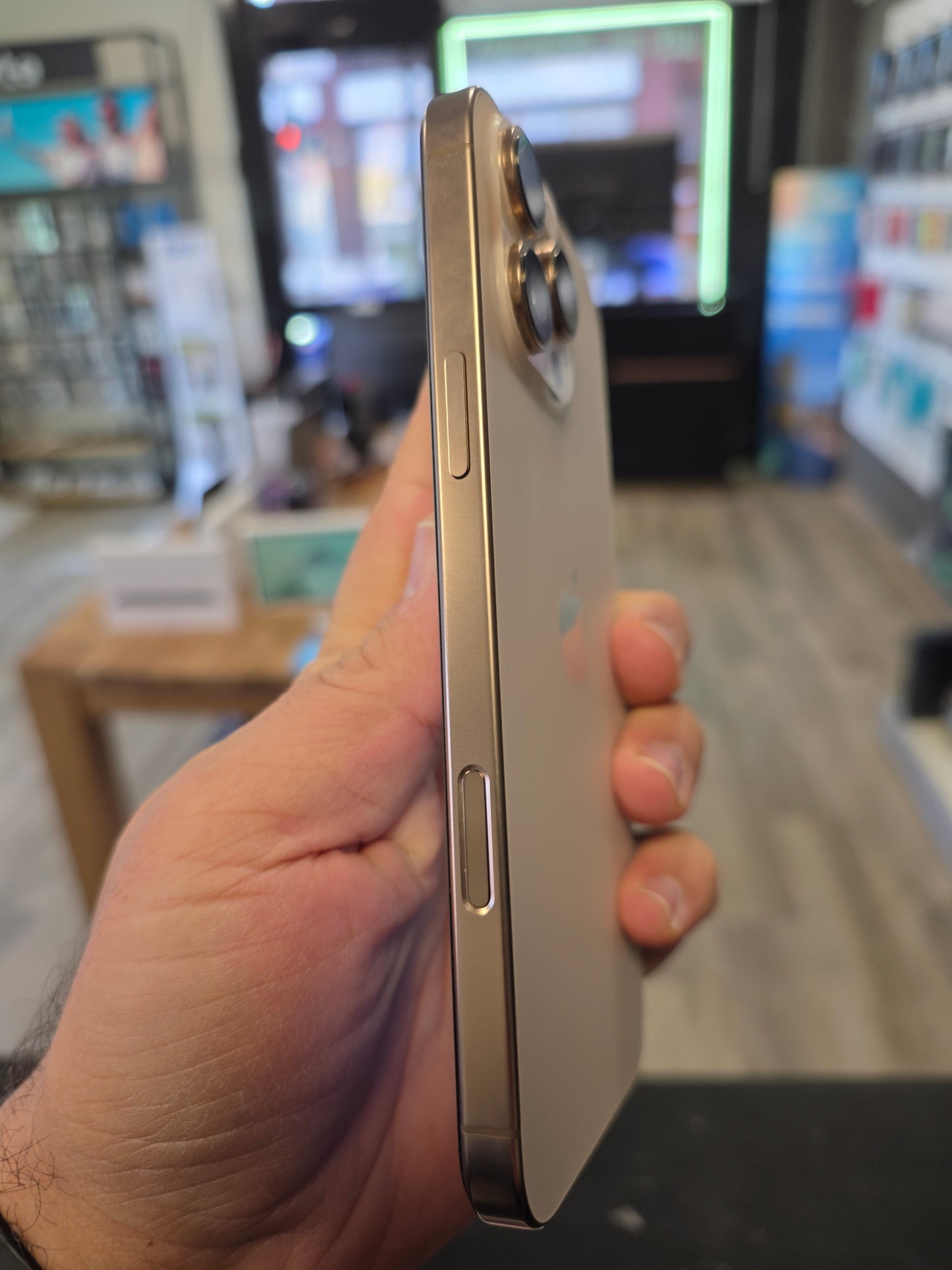 iPhone 16 Pro Max  256GB Desert Usato con garanzia