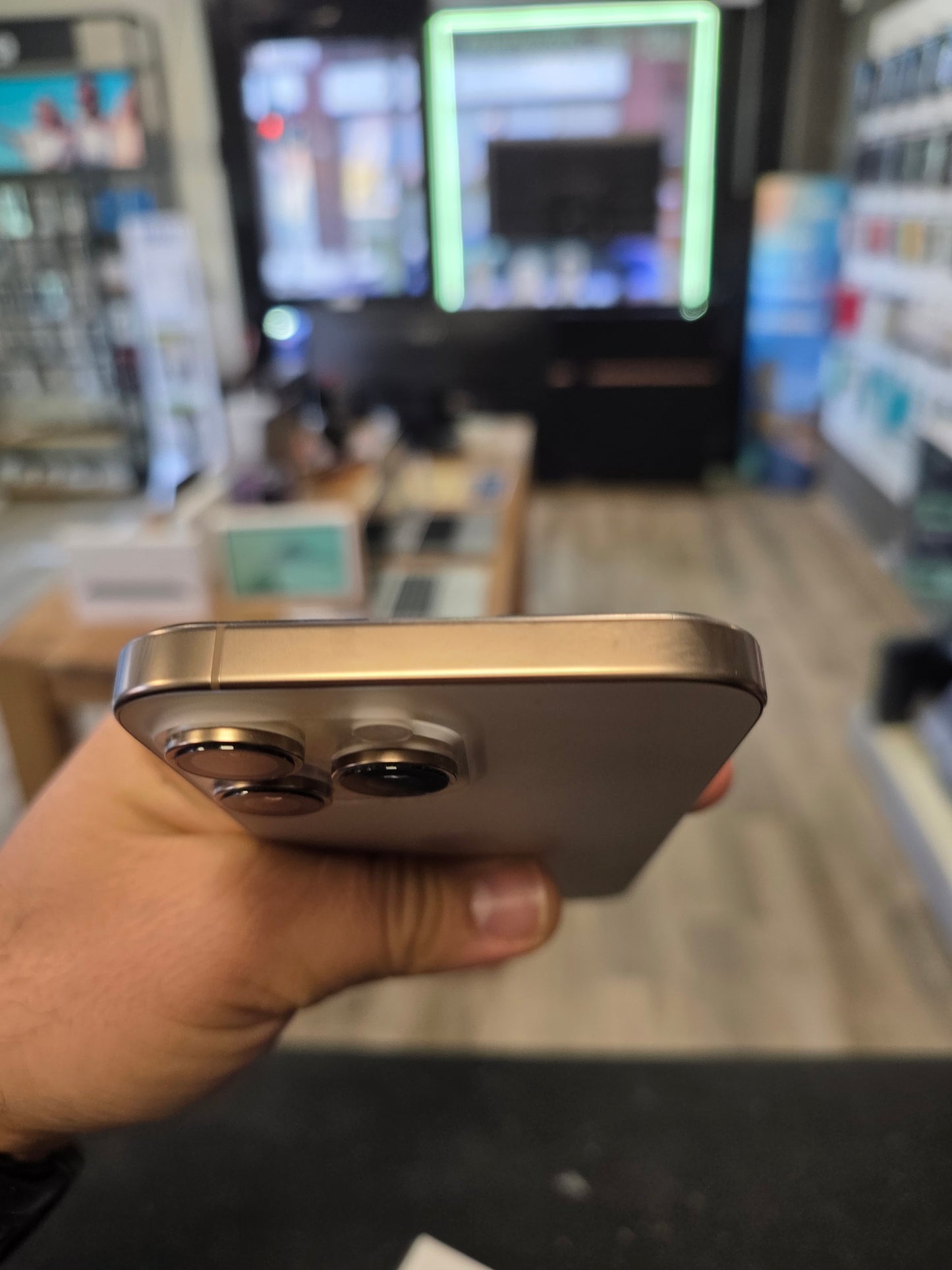 iPhone 16 Pro Max  256GB Desert Usato con garanzia
